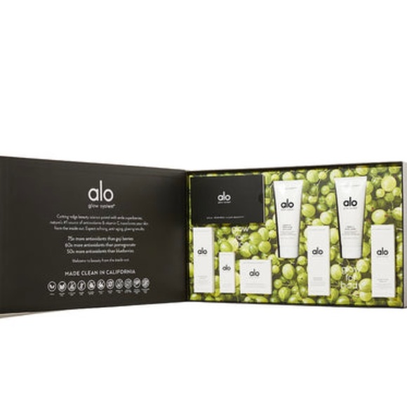 ALO GIFT OF GLOW SET (with Free iconic tote bag) - Picture 3 of 9